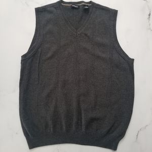 Like New Van Heusen Gray V Neck Sweater Vest